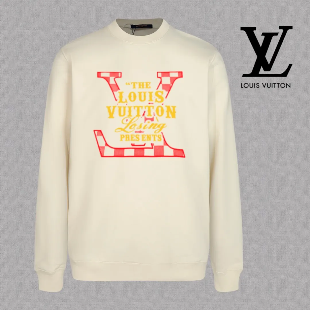 🅿️250 hot style on the shelves🔥❗ 💫〖Louis Vuitton LV〗 Fashionable round neck sweatshirt, casually matched with various styles, it is perfectly handsome😎The whole dress is made of double waistcoats, which makes the whole dress more three-dimensional. Not ordinary factories can do such fine work. The 2025 spring style counters are on sale, exquisite round neck terry sweatshirt, high-end double-strand pure cotton Customized drawstring ribs are dyed in the same vat and are complete with three standards. The chest craftsmanship adopts a simple and elegant pattern on the chest, which is easy to control for any age group! Fit and comfortable! Customized thickened 440g terry sweatshirt fabric, soft and comfortable to the touch, with a three-dimensional shape! 🙌🏻 It’s also very breathable, so it’s a versatile style that can be worn with any outfit! ✔Color: Black White Apricot Size: S M L XL 2XL